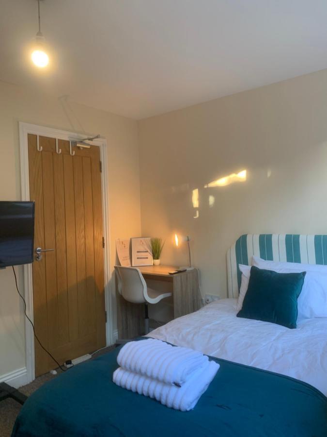 Cosy Room With Private Entrance & Ensuite เรดดิ้ง ภายนอก รูปภาพ