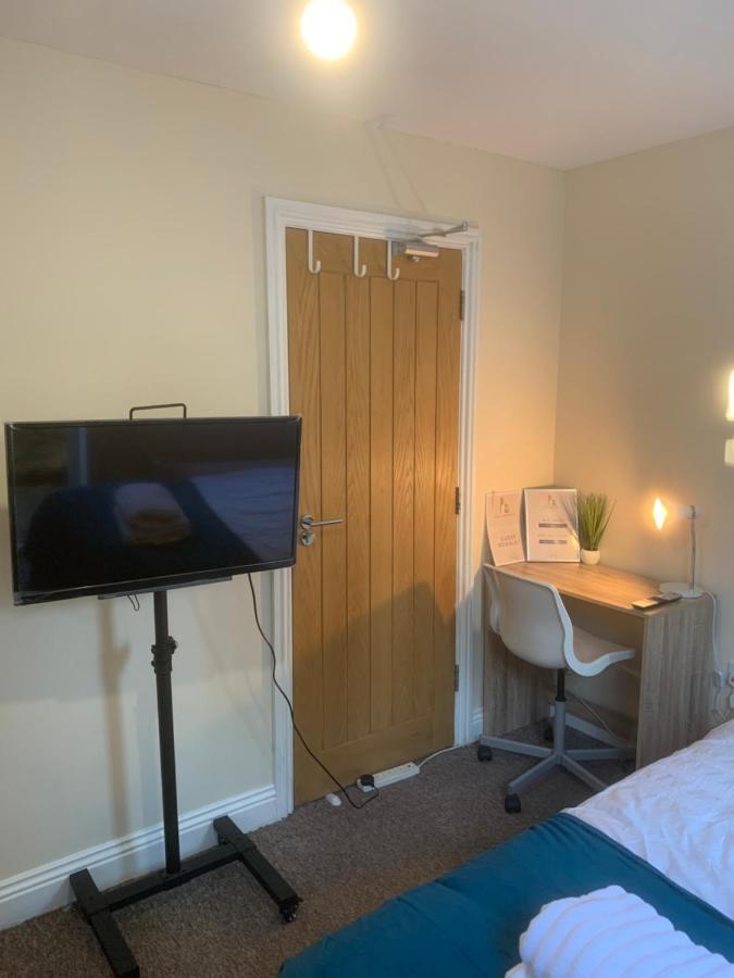 Cosy Room With Private Entrance & Ensuite เรดดิ้ง ภายนอก รูปภาพ